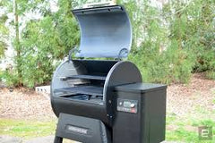 Traeger Ironwood 650 Grill & BBQ with Cover & Shelf