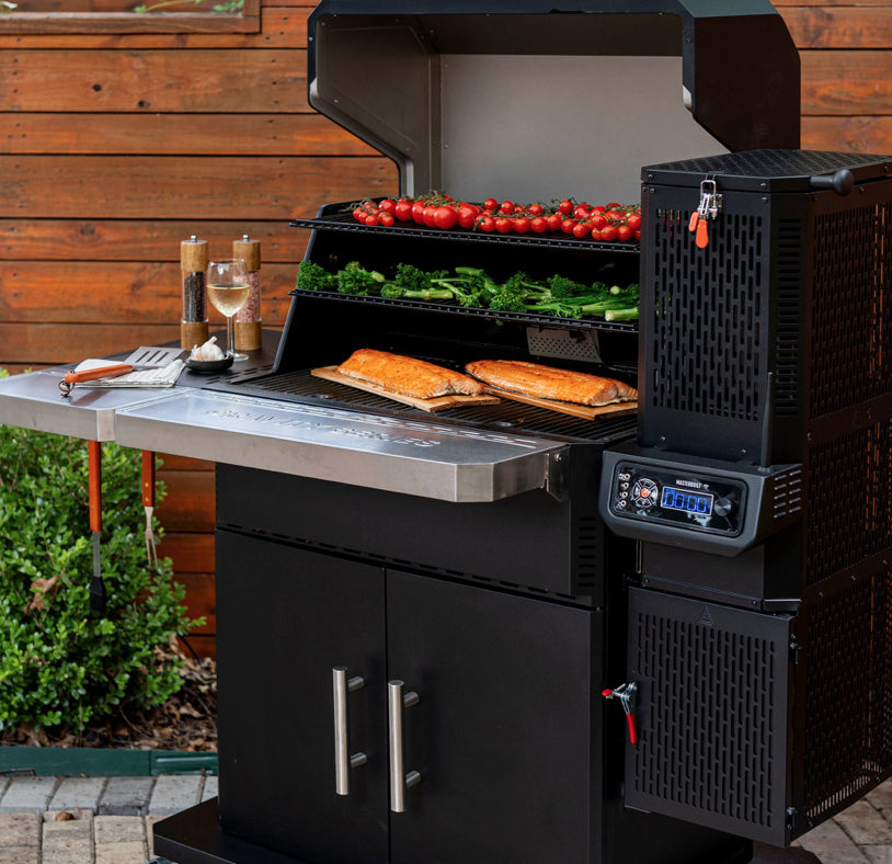 Masterbuilt - Gravity Series 1150 Digital Charcoal Grill and Smoker - 3 Free Items