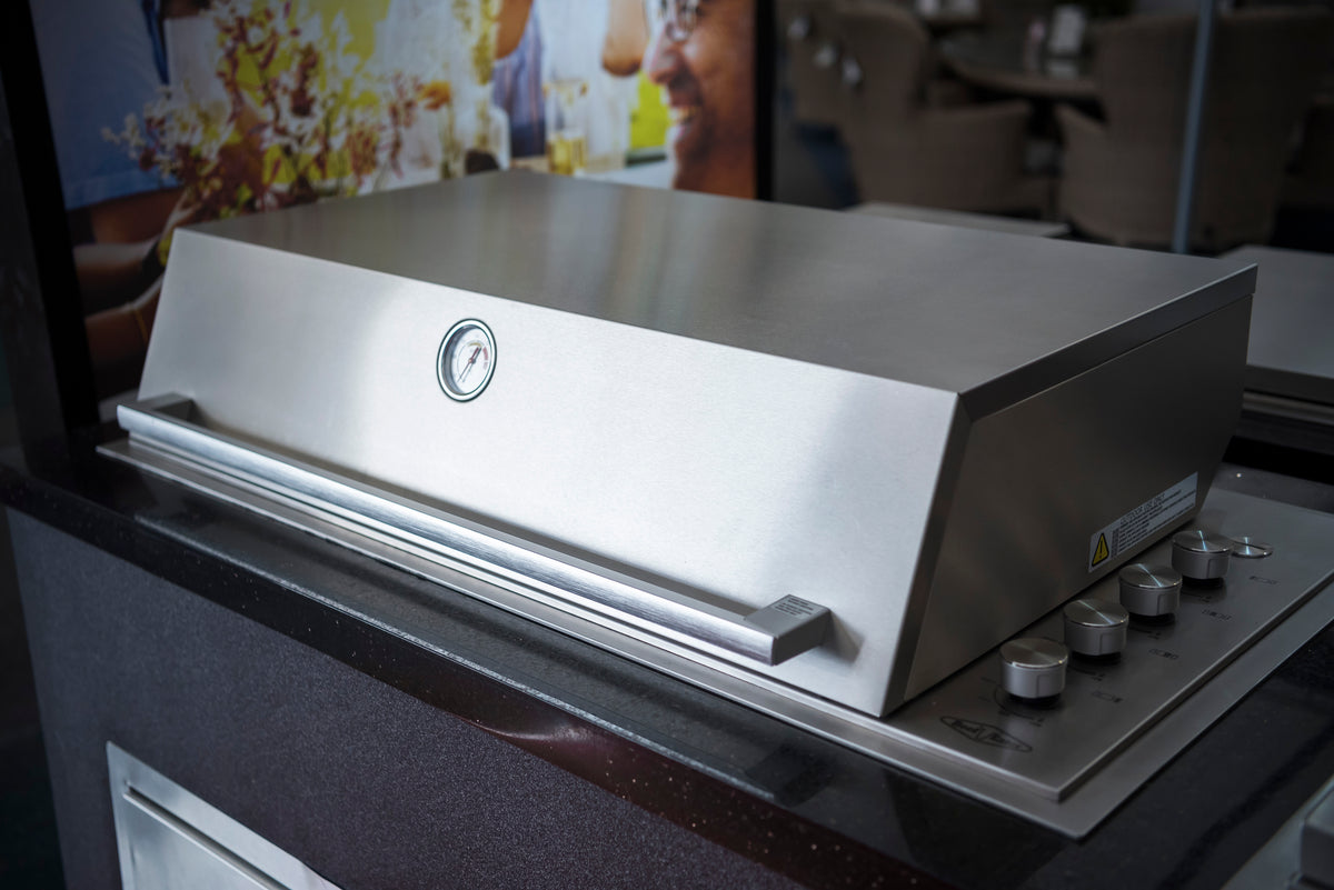 BeefEater Signature ProLine Series - 6 Burner Roaster Hood Gas BBQ