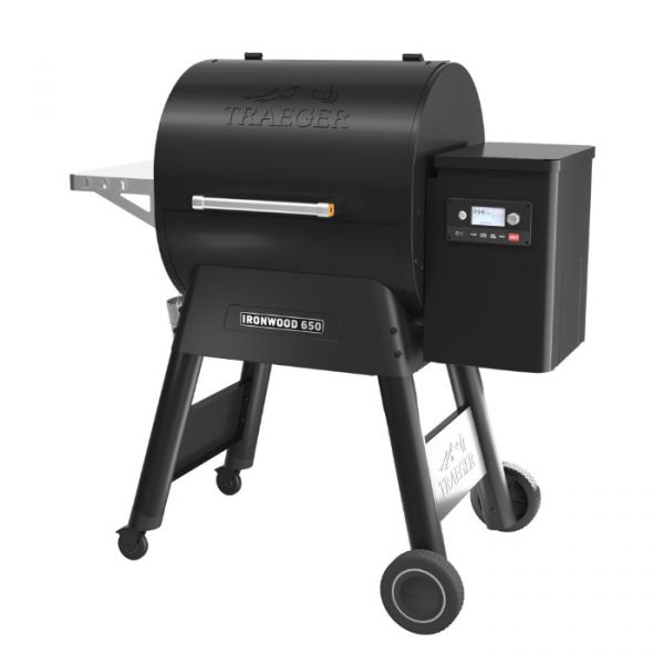 Traeger Ironwood 650 Grill & BBQ with FREE Cover & Shelf