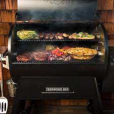 Traeger Ironwood 885 Grill & BBQ with FREE Cover & Shelf