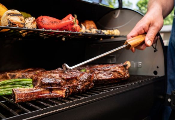 Traeger Grills & BBQ Pig Tail Flipper