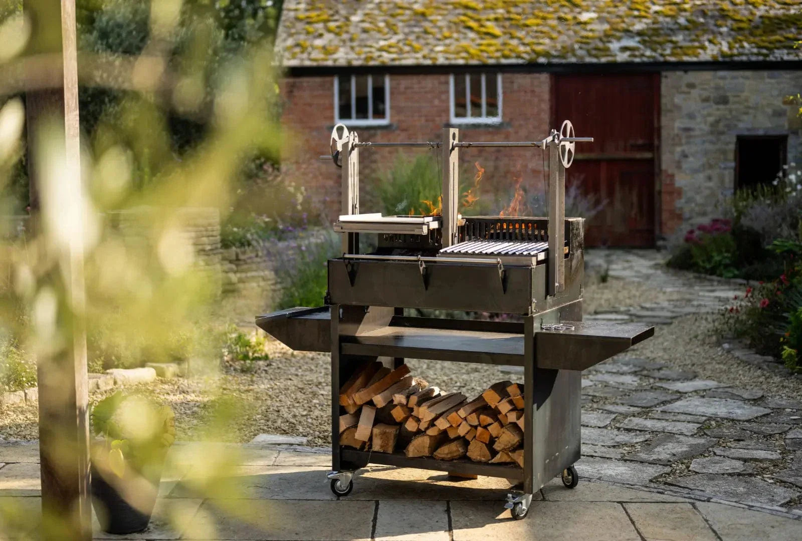 Somerset Grill Co - GRANDE GUNMETAL WITH WOODSTORE